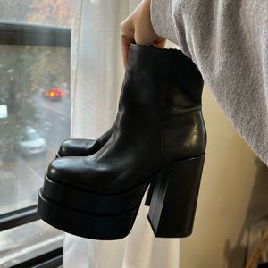 Steve Madden Cobra Platform Boots